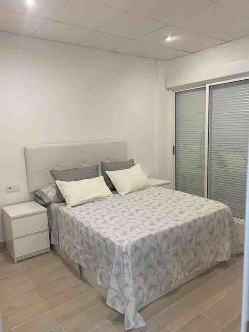 Planta Baja Moderna Y Nueva A Estrenar En El Centro Ciudad 2 Habitaciones Y 2 Banos Elche Exteriör bild
