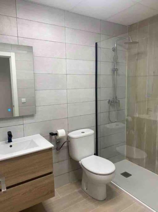 Planta Baja Moderna Y Nueva A Estrenar En El Centro Ciudad 2 Habitaciones Y 2 Banos Elche Exteriör bild