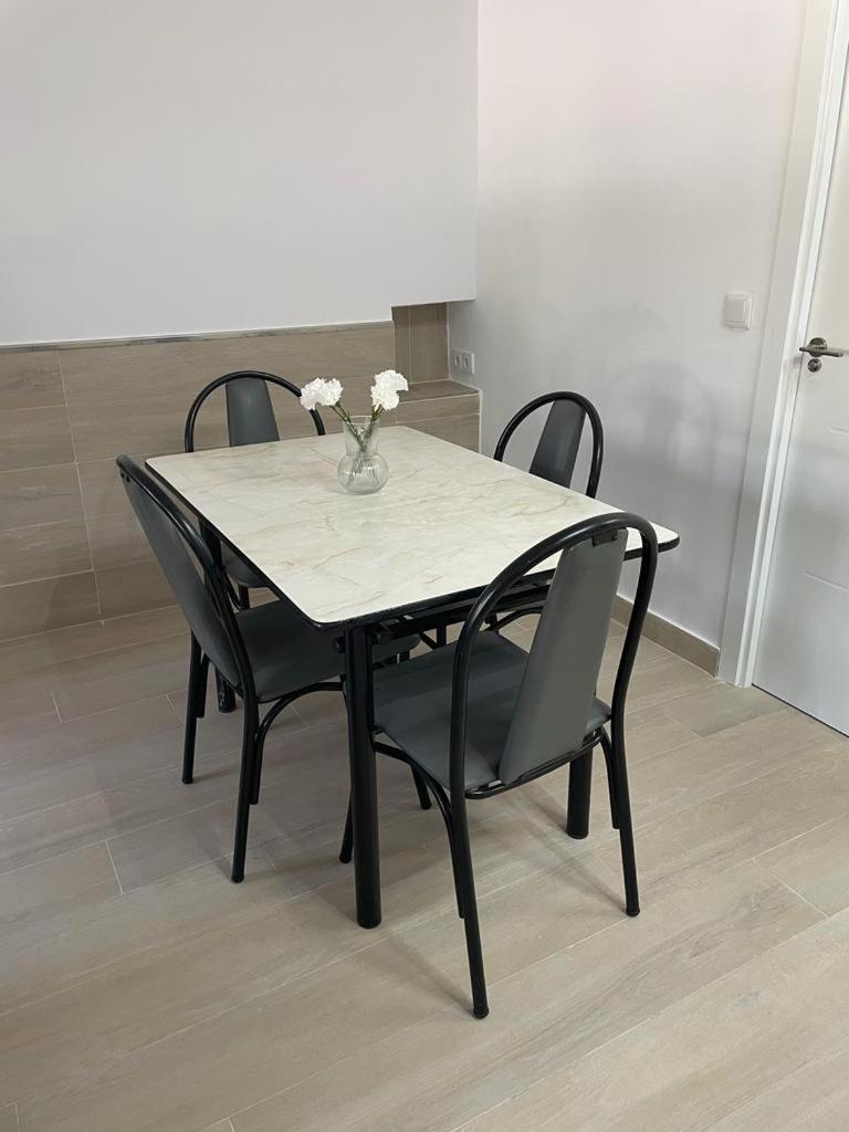Planta Baja Moderna Y Nueva A Estrenar En El Centro Ciudad 2 Habitaciones Y 2 Banos Elche Exteriör bild